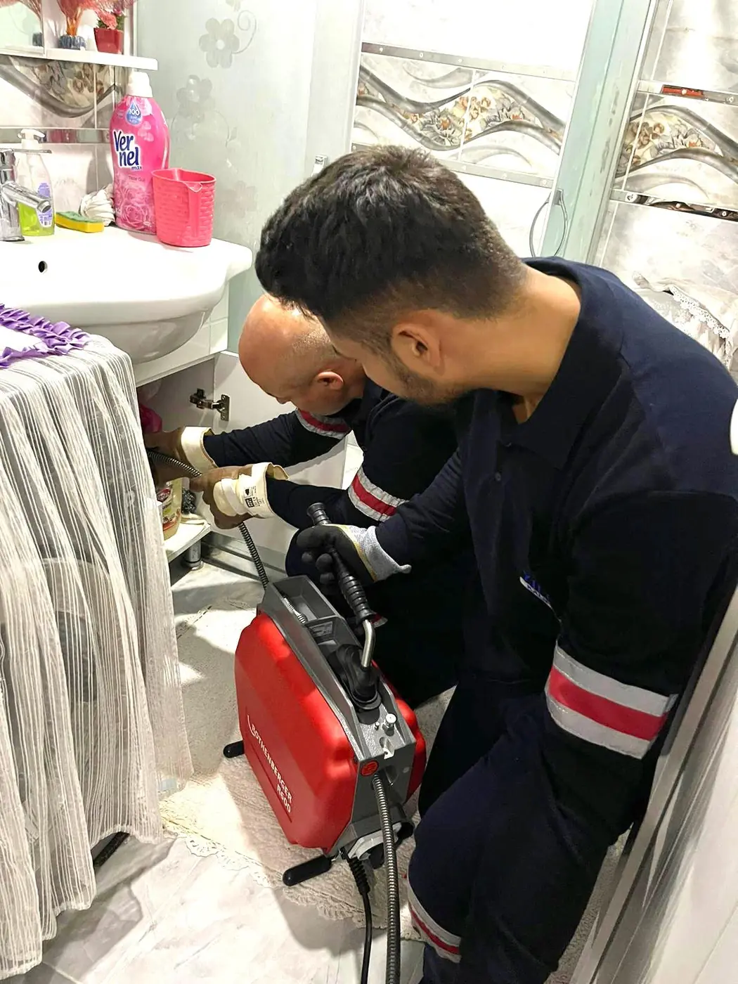 Lavabo altındaki gider hattının açılması