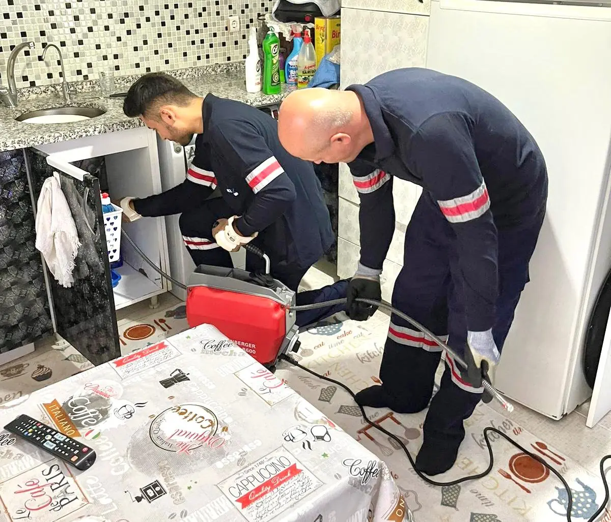 Çamaşır makinesi giderinin ekipçe açılması